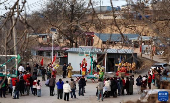 甘肃静宁：黄土高坡闹社火
