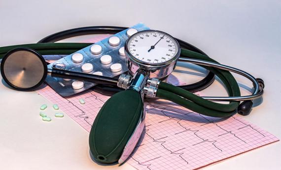 天气转暖血压降，降压药能停吗？医生紧急提醒：擅自停药比高血压更危险