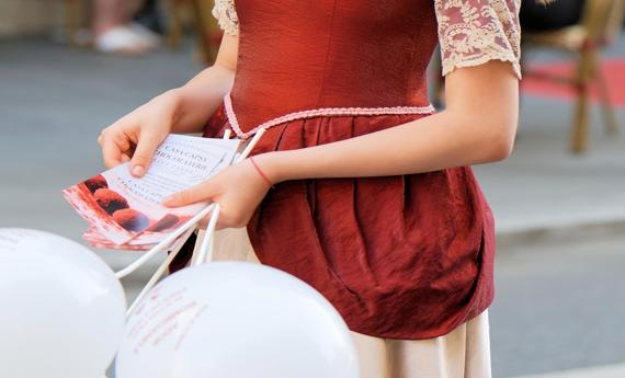 宁波女孩接迷药传单晕倒？警方辟谣：传单无违禁成分，晕倒或与贫血有关