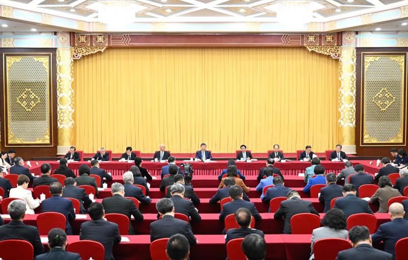 新华社快讯：习近平看望全国政协委员